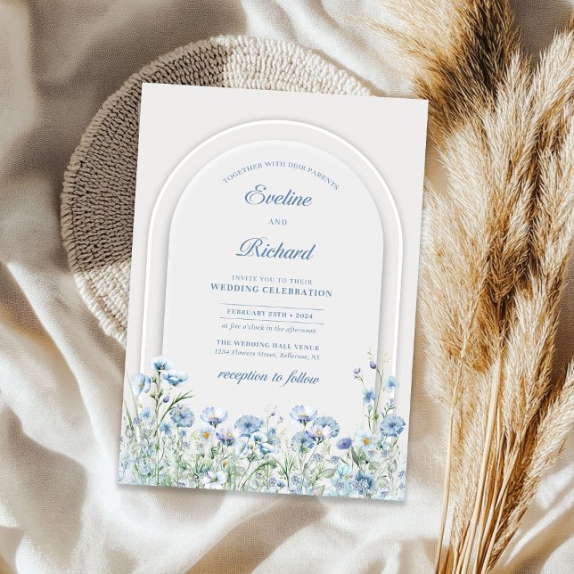 Invitación Moda acuarela polvoriento azul flores silvestres a (Chic watercolor dusty blue wild flowers boho arch invitation)