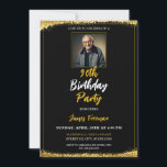 Invitación Moda Black & Gold Photo 90th Birthday<br><div class="desc">Este diseño de cumpleaños 90 muestra una preciada foto rodeada de un deslumbrante purpurina de oro,  añadiendo un toque único y de celebración al evento.</div>