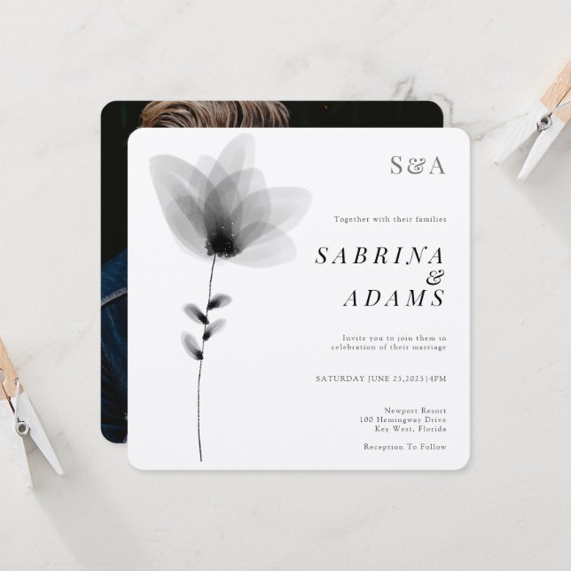 Invitación Moda Boda Monogramado de Floral blanca negra (Anverso/Reverso In Situ)