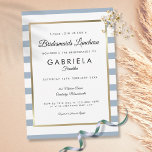 Invitación Moda Dusty Blue Stripe Gold Bridesmaids Luncheon<br><div class="desc">Con un fondo clásico de rayas azules y blancas polvorientas,  esta elegante invitación a almorzar a la dama de honor incluye un elegante Relieve metalizado de oro falso que enmarca los detalles de tu evento en la tipografía de moda. Diseñado por Thisisnotme©</div>