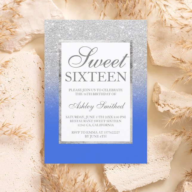Invitación Moda elegante azul purpurina plateado falso dulce  (Faux silver glitter blue elegant chic Sweet 16 Invitation)