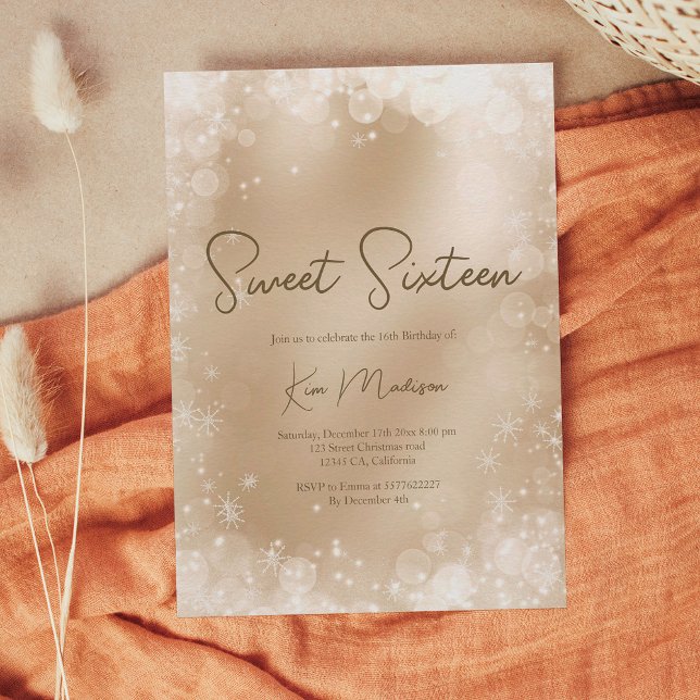 Invitación Moda elegante dorada festiva nieve blanca 16 (Festive gold white snow elegant chic sweet 16 invitation)