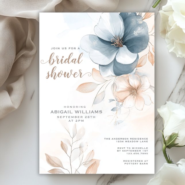 Invitación Moda elegante ducha azul y Rubor floral novia (Chic Elegant Blue and Blush Floral Bridal Shower Invitation)