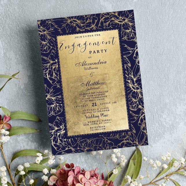 Invitación Moda floral de oro azul marino moderno Compromiso (Modern navy blue gold floral chic Engagement Invitation )