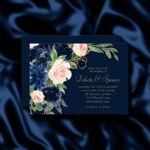 Invitación Moda florece   Azul marino oscuro y Bouquet Rubor