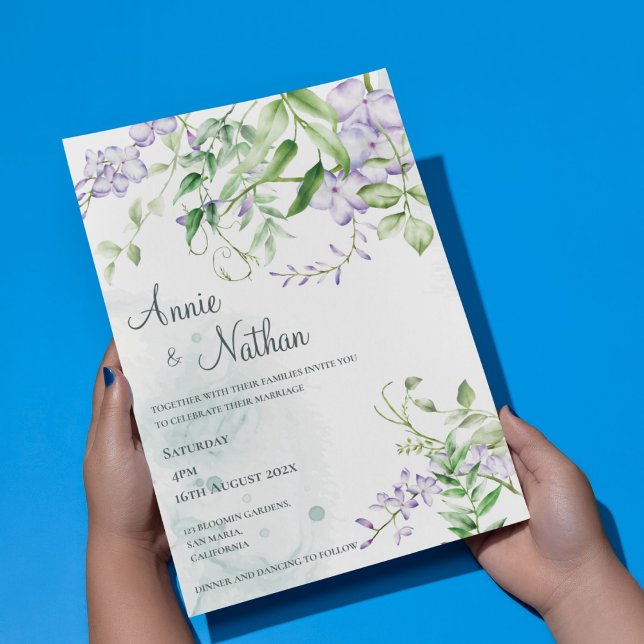 Invitación Moda Flores púrpuras verde deja Boda floral (Chic Purple Flowers Green Leaves Floral Wedding Invitation)