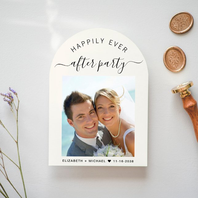 Invitación Moda Foto Arco Crema Boda Recepción (An elegant arch Happily Ever After Party Invitation to set the tone for an unforgettable event)