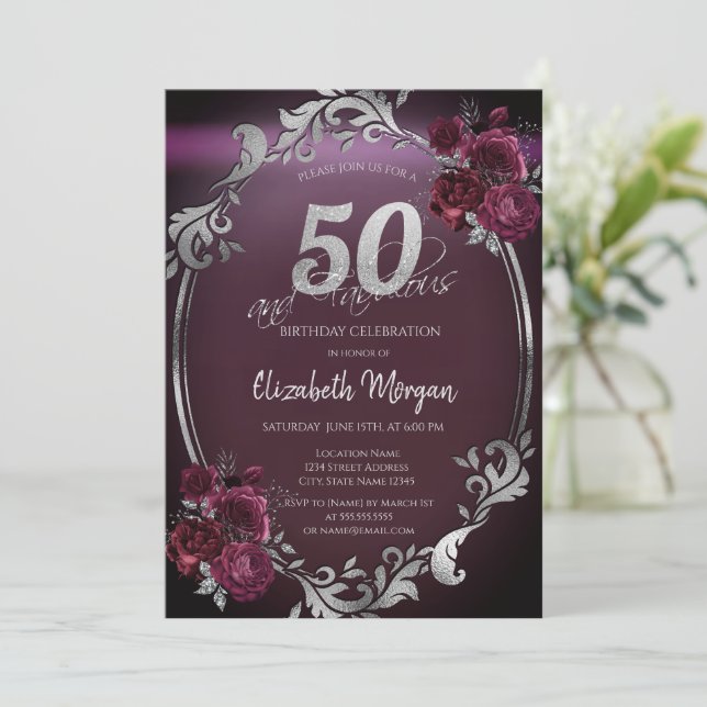 Invitación Moda Marco plateado Rosas de Borgoña 50 cumpleaños (Anverso de pie)
