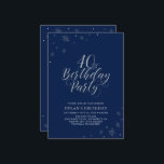 Invitación Moda moderna Silver & Navy Blue 40 Fiesta de cumpl<br><div class="desc">Celebremos su día especial con esta elegante invitación de fiesta de plata. Este diseño presenta la tipografía de moda plateada "40th Birthday Fiesta" con gráficos brillantes. El color de fondo está establecido en azul marino, pero puedes cambiarlo para que coincida con tu tema fiesta. Hay más invitaciones de cumpleaños y...</div>
