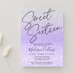 Invitación Moda Purpurina morado de plata dulce 16<br><div class="desc">Una invitación moderna,  morada y dulce de plata con 16 ingredientes,  con un fondo falso purpurina y luces brillantes.</div>