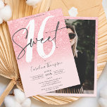 Invitación Moda purpurina rosa oscuro tipo de letra negro Fot<br><div class="desc">¿Buscando la invitación de fiesta de 16 cumpleaños de mármol dulce y genial? Obtén esta moderna y fresca imagen rosa purpurina gris brillante rosa rosa con una foto de guión de borde Sweet 16 invitar, agrega tu foto al fondo con un elegante guión de firma. Contáctame si quieres personalizar el...</div>