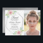 Invitación Moda Relieve metalizado plateado Floral Foto Dulce<br><div class="desc">Celebre con estilo estas elegantes y muy modernas invitaciones a fiestas de 16 años de Relieve metalizado plateado con motivos florales. Este diseño es fácil de personalizar con la redacción de su evento especial y sus invitados estarán encantados cuando reciban estas fabulosas invitaciones.</div>
