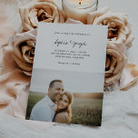 Invitación Moda simple | Boda fotográfico<br><div class="desc">Esta dulce y simple invitación a la boda incluye tu foto personal favorita,  además de un texto y un guión moderno y elegante para un diseño en blanco y negro que se adapte a cualquier estilo.</div>