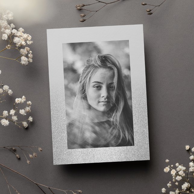 Invitación Moda simple purpurina de plata oscura Foto Dulce 1 (Simple chic silver glitter ombre Photo Sweet 16)