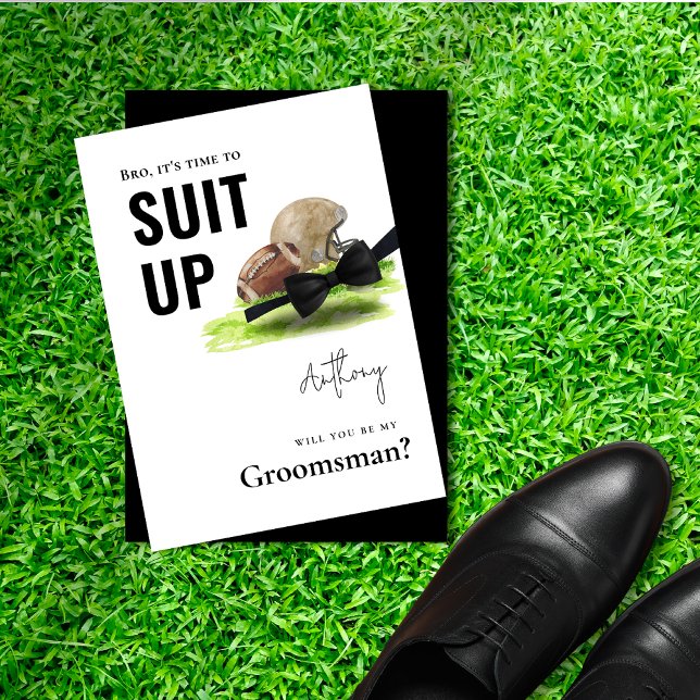 Invitación Moda Watercolor Fútbol Tuxedo Suit Up Groomsman (Chic Watercolor Football Tuxedo Suit Up Groomsman Invitation)