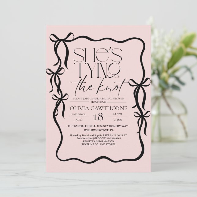 Invitación Modern Black and Pink Bow Bridal Shower (Anverso de pie)