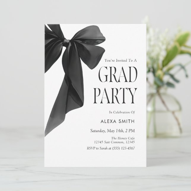 Invitación Modern Black Bow Graduation Elegant Minimalist (Anverso de pie)