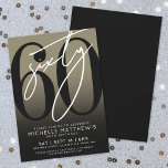 Invitación Modern Black Gold Fiesta de cumpleaños número 60<br><div class="desc">Celebra sesenta años de estilo con esta invitación moderna de fiesta de cumpleaños 60 de gradiente gris a negro. El diseño presenta un gran "60" negro a lo largo de la mayor parte de la tarjeta, con un estilo de escritura a mano blanco "Sixty" encima de la misma para un...</div>
