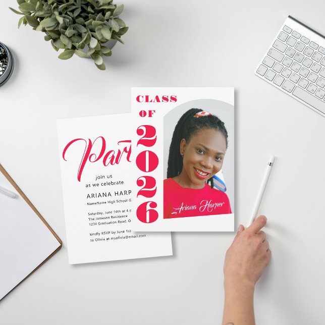 Invitación Modern Bold Pink Script Graduation Party (Subido por el creador)