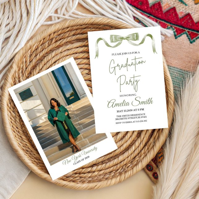 Invitación Modern Green Bow Graduation Class of 2026 Photo (Subido por el creador)
