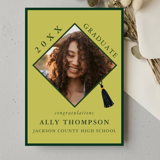 Invitación Modern Green Graduation Cap Photo Announcement (Modern Green Graduation Cap Photo Announcement)