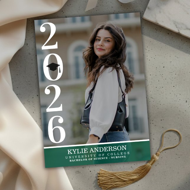 Invitación Modern Green Graduation Cap Senior Photo (Modern Green Graduation Cap Senior Photo Invitation)