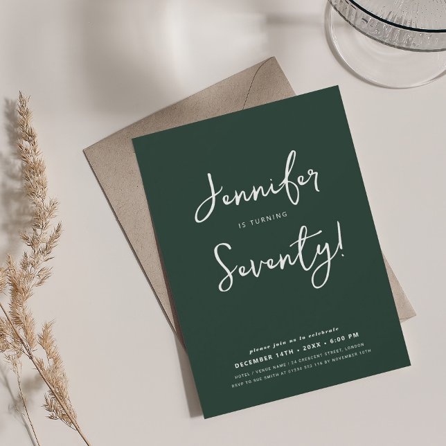 Invitación Modern Minimal 70.º guión de cumpleaños Esmeralda (Modern Minimal 70th Birthday Script Emerald Invitation)