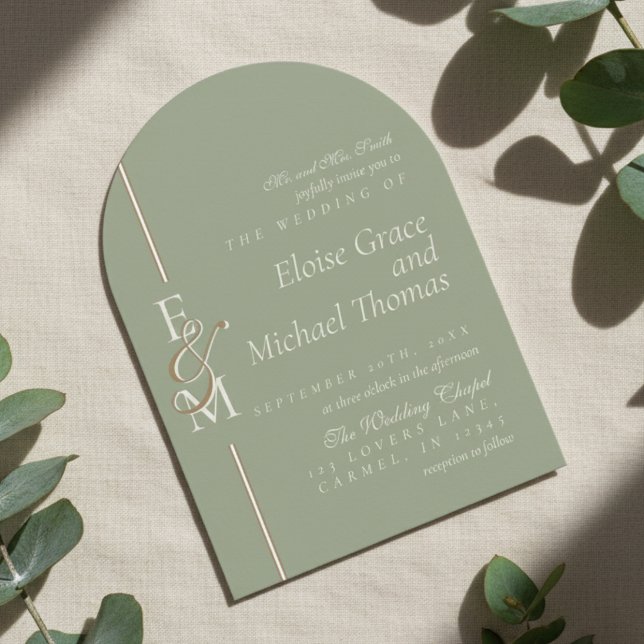 Invitación Modern Monogram Script Sage Green Arch Wedding (Announce your special day with this luxurious Modern Monogram Script Arch Wedding Invitation!)