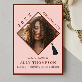 Invitación Modern Red Graduation Cap Photo Announcement