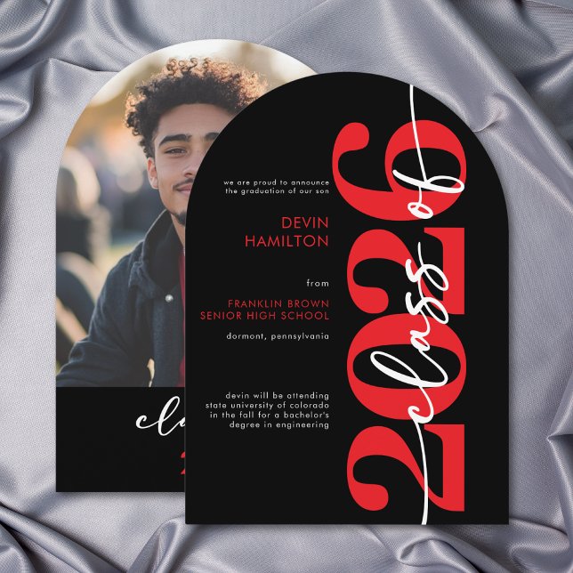 Invitación Modern Red Typography Arch Grad Announcement (Modern Red Typography Arch Grad Announcement)