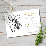 Invitación Modern Save the Date Calendar Gold Love Heart<br><div class="desc">This pretty save the date card features a calendar and pretty gold love heart highlighting your special date. The reverse has additional save the date details, including your wedding website address. Designed by Thisisnotme© ***TO MOVE THE HEART TO YOUR SPECIAL DATE, LOOK TO THE RIGHT OF THE PRODUCT IMAGE TO...</div>