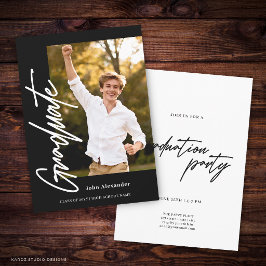 Invitación Modern Script Graduate Photo Black Graduation