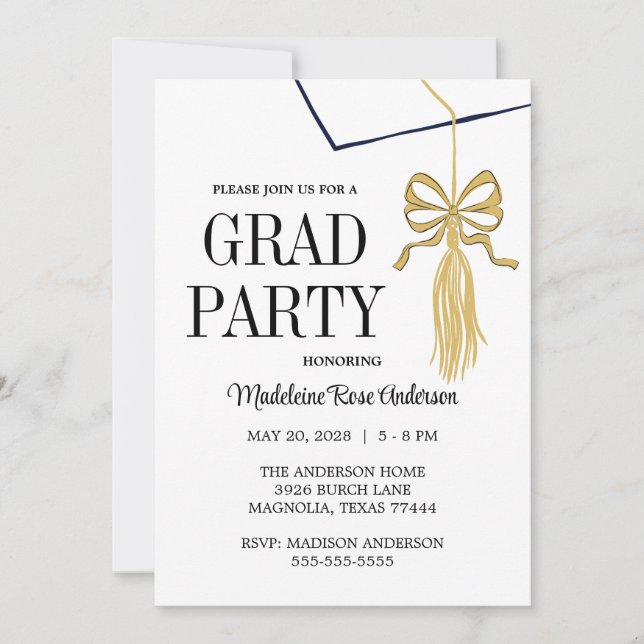 Invitación Modern Whimsical Gold Black Graduation Cap (Anverso)