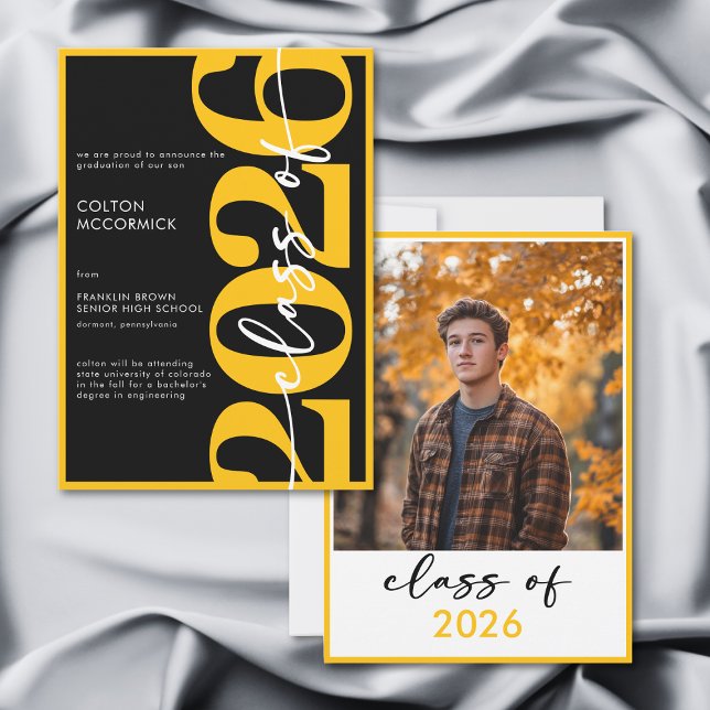 Invitación Modern Yellow Typography Graduation Announcement (Modern Yellow Typography Graduation Announcement)