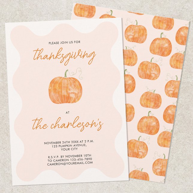 Invitación Moderna Calabaza acuática de la cena de Acción de  (Modern watercolor pumpkin wavy frame personalized Thanksgiving dinner invitation with custom text)