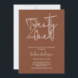 Invitación Moderna caligrafía de terracota 21º cumpleaños<br><div class="desc">Moderna caligrafía de terracota 21ª invitación de cumpleaños Invitación moderna de 21º cumpleaños con un tipo de letra blanco moderno de caligrafía y un número de letra serif marrón claro en un fondo de color terracota. Ideal para alguien que busca una moderna invitación minimalista a la terracota por su 21...</div>