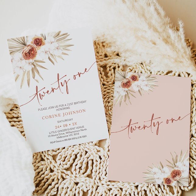 Invitación Moderna caligrafía de terracota 21º cumpleaños Inv (Boho floral 21st birthday invitation featuring a burnt orange floral arrangement.)