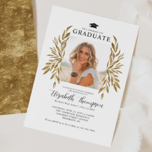 Invitación Moderna celebración de graduación simple de grado