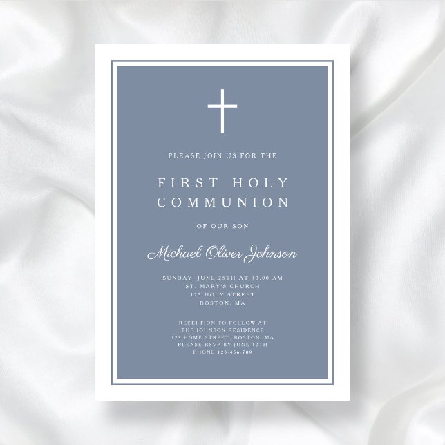Invitación Moderna Cruz Azul Dusty Primera Comunión Sagrada (Modern Dusty Blue Cross Boy First Holy Communion Invitation)