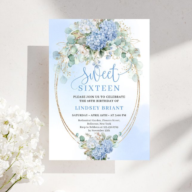 Invitación Moderna de Cumpleaños 16 con Floral Azu (Modern Blue Floral Eucalyptus Gold Sweet 16 Invite)