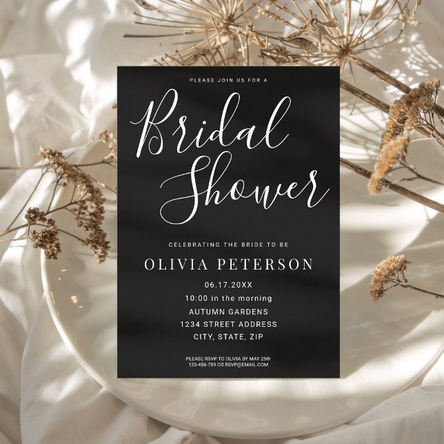Invitación moderna de ducha de novias en blanco y  (Modern Black and White Bridal Shower Invitation)