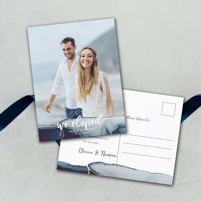 Invitación moderna de fotografía de Navy Blue Gold (navy blue elopement wedding announcement postcard modern minimalist simple watercolor gold elegant)