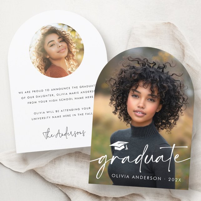 Invitación moderna de graduación de foto de foto d (Modern script cap photo graduation announcement)
