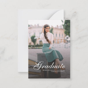 Invitación moderna de graduación de guión gráfico