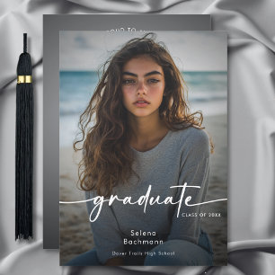 Invitación moderna de graduación de guión gráfico