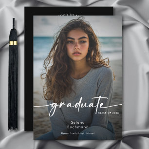 Invitación moderna de graduación de guión gráfico