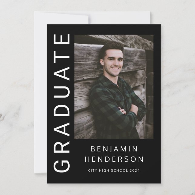 Invitación moderna de graduación en blanco y negro (Anverso)