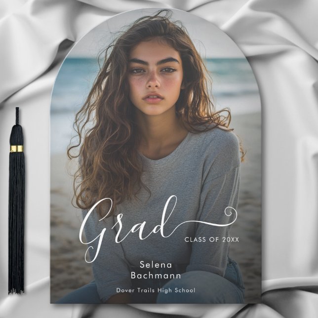 Invitación moderna del arco de graduación de guion (Subido por el creador)