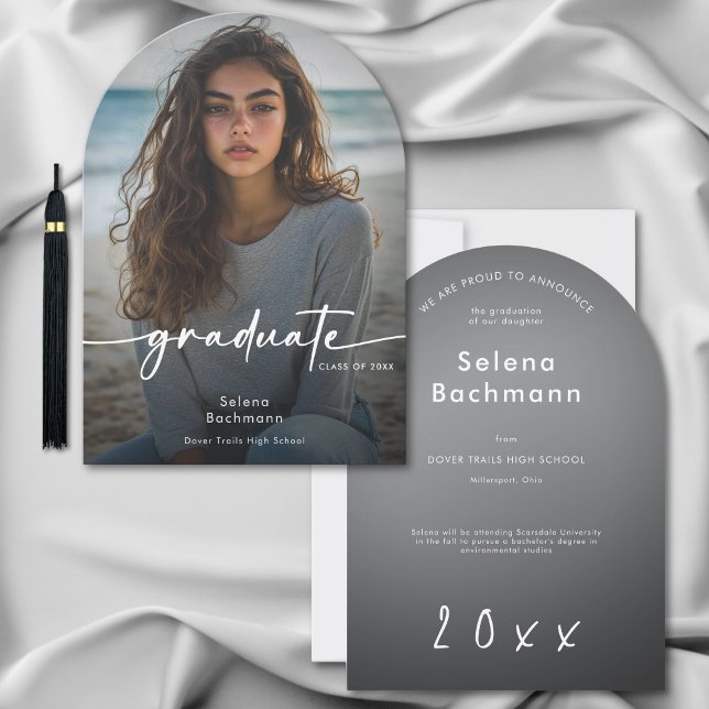 Invitación moderna del arco de graduación de guion (Modern Photo Script Graduation Arch Announcement)