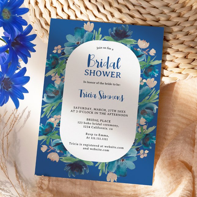 Invitación Moderna ducha de novia con escritura floral azul B (Modern Boho blue floral arch script bridal shower Invitation)